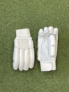 Unbranded Batting Gloves III - Brand New - Right Hand Men's Size - Picture 1 of 3