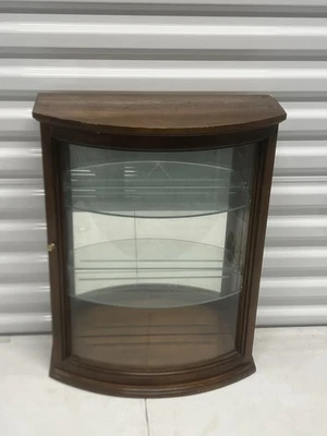 Butler Speciality Com. Vitrina de curiosidades de vidrio curvado espejo estante de pared gabinete Foto 1 de 4