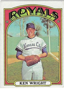 1972 TOPPS - #638 KEN WRIGHT (ROYALS)!! TOUGH SEMI-HIGH NUMBER!