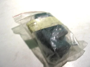 NIB IFM E10077 CYLINDRICAL SENSOR MOUNT P8627 - Afbeelding 1 van 3