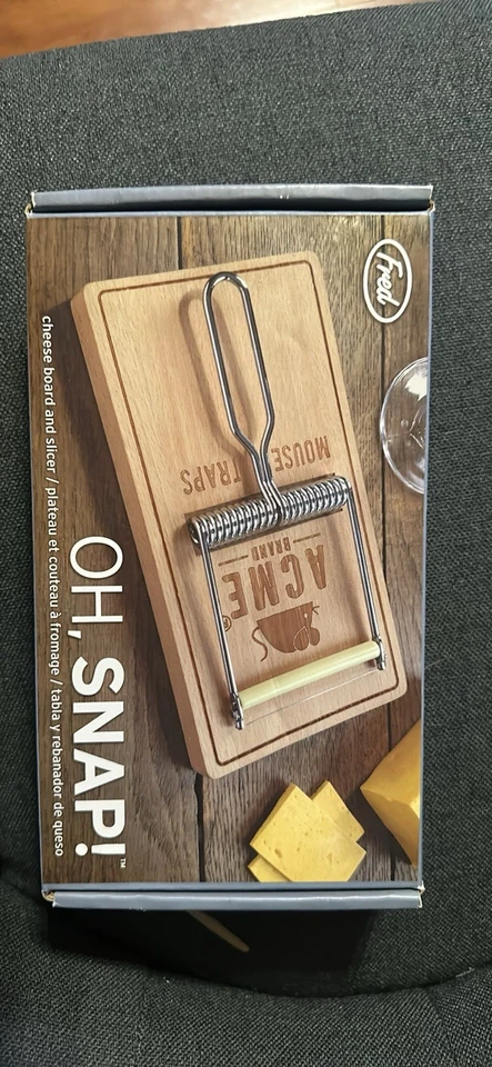 Oh, Snap! Juego de rebanador de tabla de queso con trampa para ratones charcutería fiesta mordaza regalo de anfitriona Foto 1 de 2