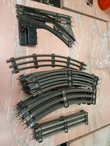 Lotto modellini treni vintage Lionel O27 calibro binari 21 curvi 4 dritti 1 interruttore - Foto 1 di 10