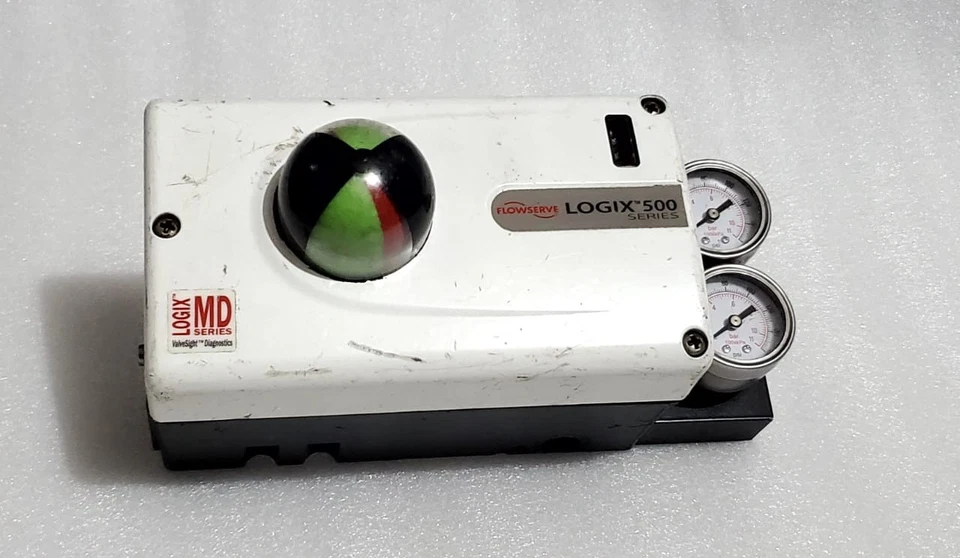 Posicionador digital Flowserve Logix 520MD - 14 -W1REE D0F1 - GM2 500MD Series EE. UU. Foto 1 de 4