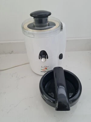 Exprimidor centrífugo Magimix Le duo naranja prensa de cítricos fresca en funcionamiento Foto 1 de 4