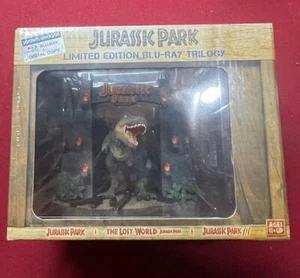 Jurassic Park Ultimate Trilogy Limited Edition Blu-ray Box Set With Statue - Picture 1 of 10
