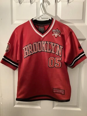 FUBU ATHLETICS RED JERSEY 1992 BROOKLYN NYC BOYS SIZE SMALL 8-10 LIMITED EDITION Foto 1 de 4