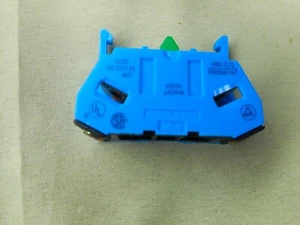 IDEC HW-G10 contact block (NOS) - Picture 1 of 1