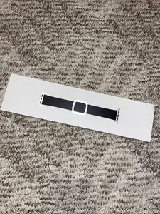 BRAND NEW Apple Watch Band - Modern Buckle (41mm) - Medium - Zdjęcie 1 z 4