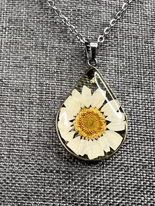 Mint & Lilly Pressed Birth Flower Necklace April Daisy 20” Silver Plated Chain - Picture 1 of 4