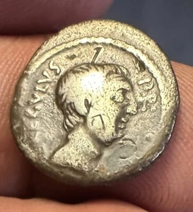 Livineius Regulus 42BC Plata Denario Currula Entre 2 Fasces 17mm 3.7g - Imagen 1 de 4