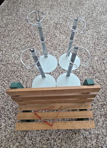 4 soportes de metal para muñecas grandes - ¡Banco para muñecas - Gafas para muñecas! - Imagen 1 de 4