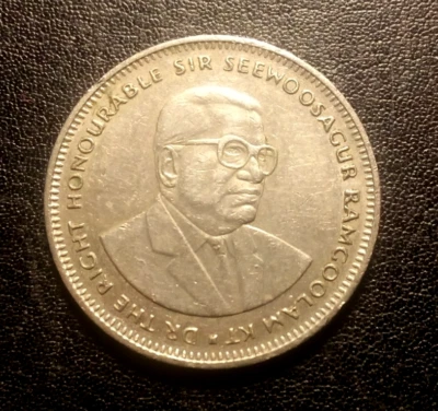 1987 Mauritius One Rupee Coin - Image 1 of 2