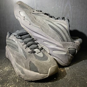 Yeezy 700 V2 Vanta Size 7 - Picture 1 of 10
