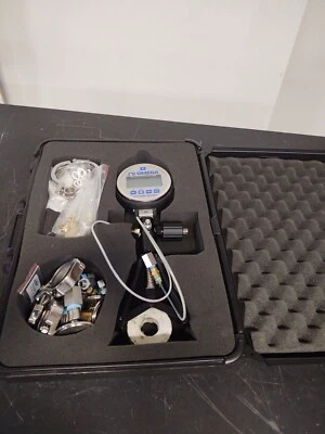 Omega  Pressure Calibration Kit with Gauge and Hand Pump, Model: DPG4000-300 - Image 1 of 4
