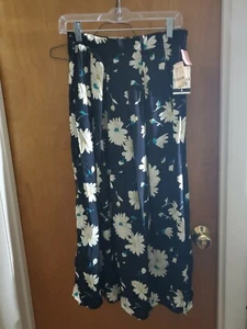 Gianni Sport womens black skirt with flowers size 8 NWT RETAIL 98.00 - Picture 1 of 1