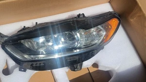 OEM | Faro halógeno Ford Fusion 2013-2016 (izquierdo/conductor) - Imagen 1 de 9
