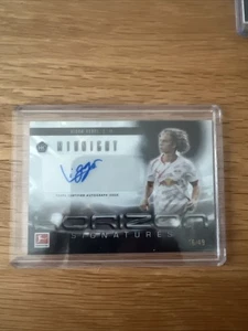Topps Midnight 2024-25 RB Leipzig Viggo Gebel Horizon Signatures /49 - Bild 1 von 1