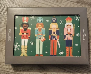 Cascanueces Hallmark en tarjetas de Navidad en caja verde, paquete de 16 - Imagen 1 de 2