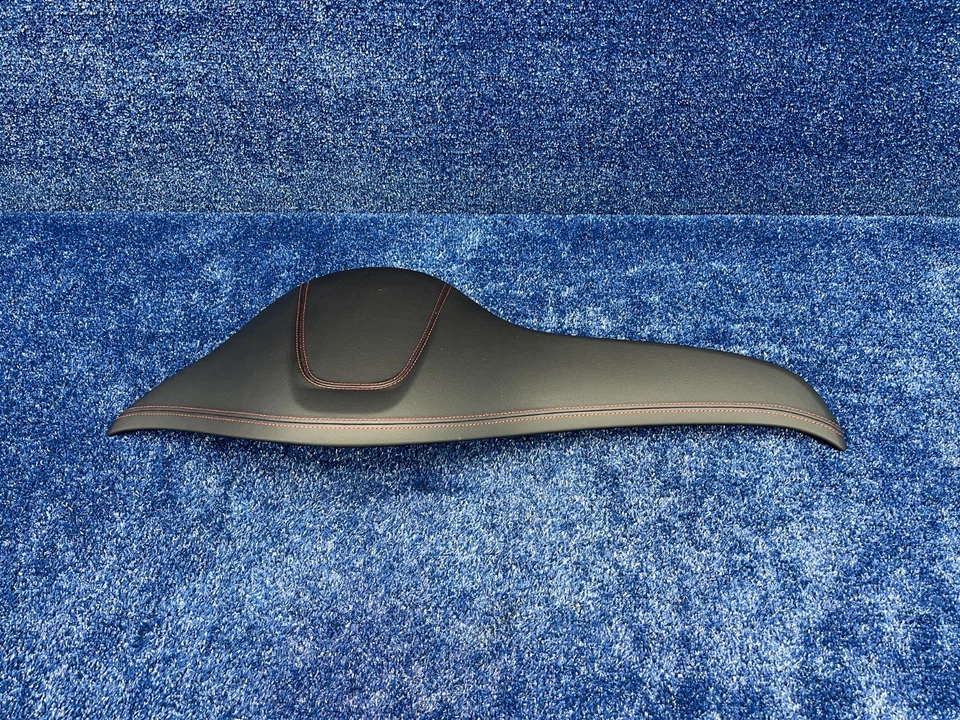 Cubierta de panel de tablero Buick Cascada 2016-2019 puntada roja OEM 13368980 Foto 1 de 4