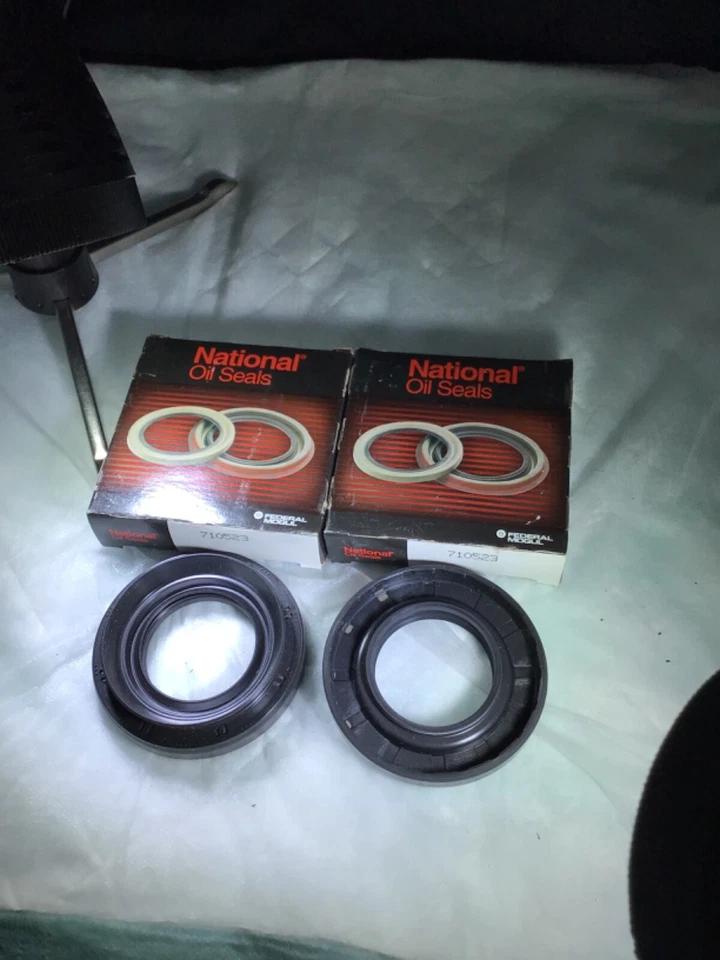 # 710523 自动加号/国家油封差速小齿轮密封 2 件套全新 — 第 1/2 张图片