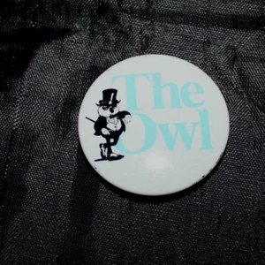 Vintage The Owl Pinback button Bank Owl with Tophat and Cane - Imagen 1 de 4