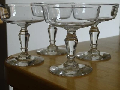 BACCARAT 4 ANCIENNES COUPES A CHAMPAGNE SERVICE UNIS CRISTAL  JAMBE BALUSTRE - Photo 1/4