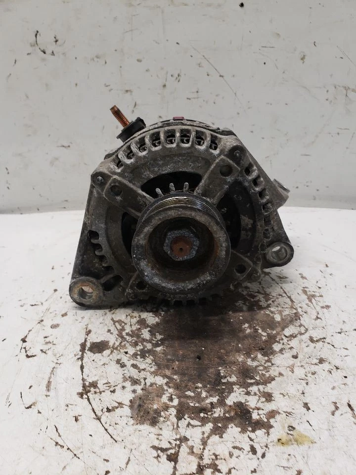 Alternador compatible con 02-04 06-12 LIBERTY 1437721 Foto 1 de 4