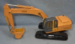 JOHN DEERE 200C LC EXCAVATOR ERTL DIECAST 1/50 SCALE SOME PLAY WEAR - Picture 1 of 8