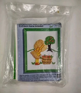 Studio Twelve komplettes Crewel Kit Annie #1737 neu aus altem Lagerbestand 5" x 6" Rahmen enthalten MCM - Bild 1 von 7