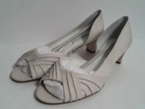 Tacones de punta abierta beige superior sintética beige talla 9M Coldwater Creek - Imagen 1 de 7