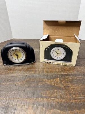 Reloj despertador analógico Crosley vintage Art Deco con luz nocturna automática Foto 1 de 4