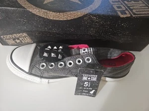 Womens Converse sneakers size 5 1/2 - Picture 1 of 5