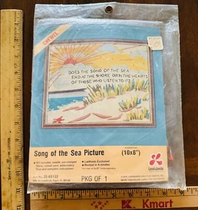 Vintage 1976 Neu im Karton LeeWards Crewel Kit Song of the Sea Sonne Strand Sand 10x8 - Bild 1 von 3