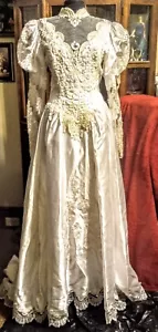 Wedding dress size 4-6 satiny beaded & lacy princess look fitted bodice w/train - Picture 1 of 7