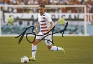 USA & BESIKTAS: TYLER BOYD SIGNED 6x4 ACTION PHOTO+COA *SOCCER* - Picture 1 of 1