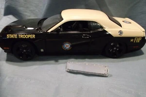 FLORIDA HIGHWAY PATROL TROOPER DODGE CHALLENGER SRT8 ACME EXCLUSIVE GUYCAST 1:18 - Picture 1 of 9