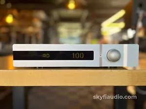 AURALiC VEGA Preamplificatore digitale e DAC (32 bit, 384 kHz, DSD/DXD) - Foto 1 di 11