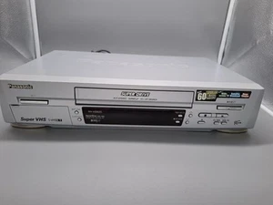 PANASONIC S-VHS VIDEORECORDER NV HS820 - Bild 1 von 3