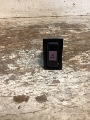 Interruptor de peligro de 4 vías Toyota Tacoma 1995-2000 TR9009 Foto 1 de 4