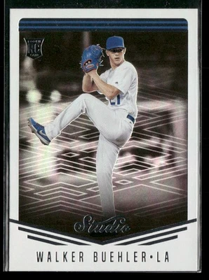 2018 Panini Chronicles #16 Walker Buehler Studio Los Angeles Dodgers Foto 1 de 2