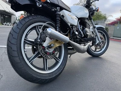 1976-78 RD-400 МАТОВАЯ ОТДЕЛКА ИЗ НЕРЖАВЕЮЩЕЙ СТАЛИ, ГЛУШИТЕЛИ В НОРМАНДСКОМ СТИЛЕ И ОТЛИЧНОЕ СОСТОЯНИЕ. ФЛАНЦЫ - Изображение 1 из 4