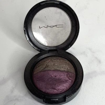 Sombra de ojos MAC Mineralize Duo RIQUEZAS TERRENALES púrpura y Gunmetal topo - RARA Foto 1 de 4