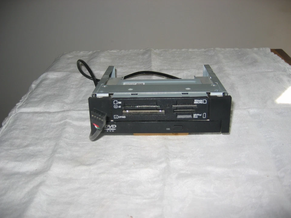 Dell Full Bay Multi Card Reader + DVD-ROM Desktop incl Cable - Image 1 of 1