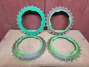 LOT OF 4 LUSTRAN JOHN DEERE CORN SEED PLANTER PLATES B8-24 X FARM GARDEN GREEN - Picture 1 of 2