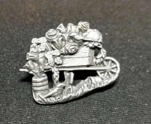 Spilla PIN carriola peltro carrello giardino uccellini e fiori edizione limitata 2001 - Foto 1 di 4