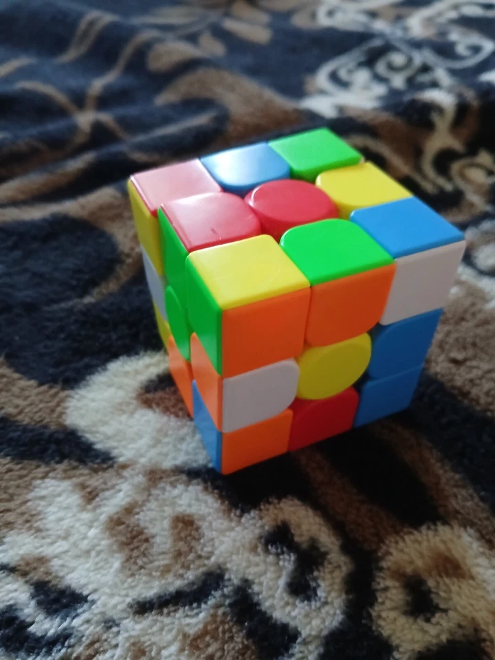 Rubik's Cube 3x3x3 Pièces (DPLRUBIK01) - Photo 1/1