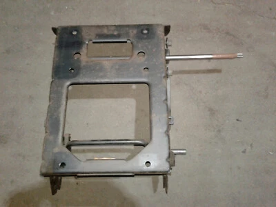 Dodge Grand Caravan 2004 marco de asiento de pasajero trasero izquierdo segunda fila pista desnuda Foto 1 de 4