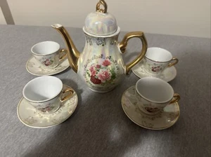 Set da tè vintage Pearl Luster Ware piattini alti 7” 4” D lettera rossa made in China - Foto 1 di 5