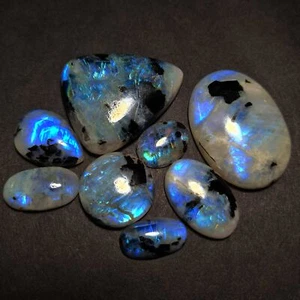 Mezcla de piedra lunar arco iris con puntos negros 4-6 piezas 13x17-27x38 mm 105 quilates - Imagen 1 de 5