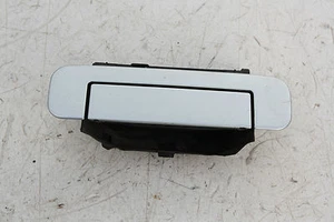 Maniglia porta esterna posteriore sinistra 4A0839205F LY7M / alluminio argento metallizzato Audi A4 B5 - Foto 1 di 1